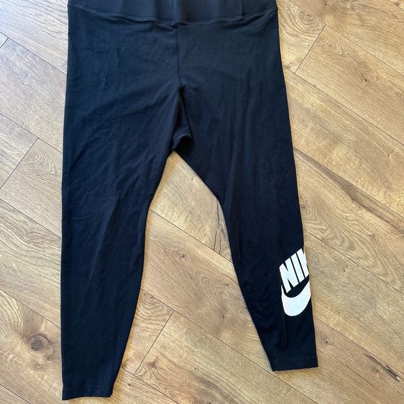 NIKE Plus Size 2X Leggings Black Athleisure Pants Jumbo Logo Elastic Waist - Picture 1 of 5